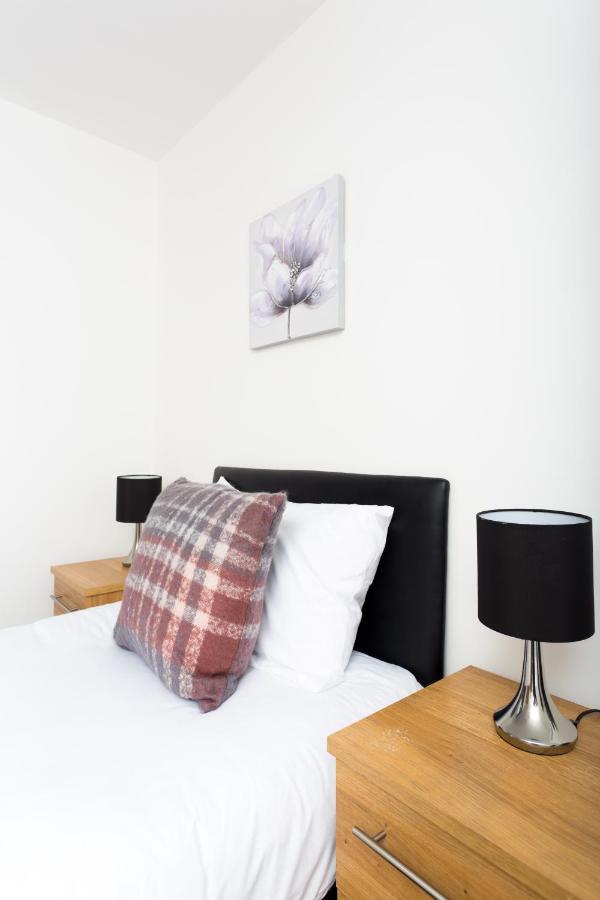 Absolute Stays On Essex - Chinatown - Hippodrome - Alexandra Theatre - Bull Ring - The Rep - B'Ham Intl Airport - Free Wifi - Free Parking - Contractors - Corporates Birmingam Exterior foto